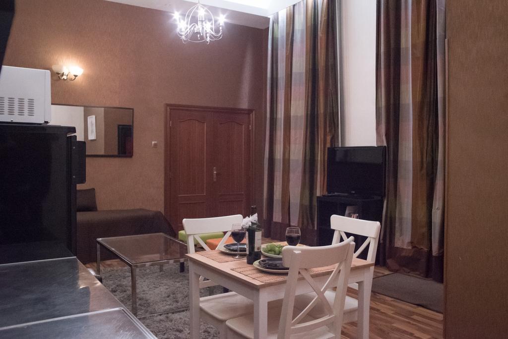 Inviting Flat In The Heart Of Town Apartment Budapest Bagian luar foto